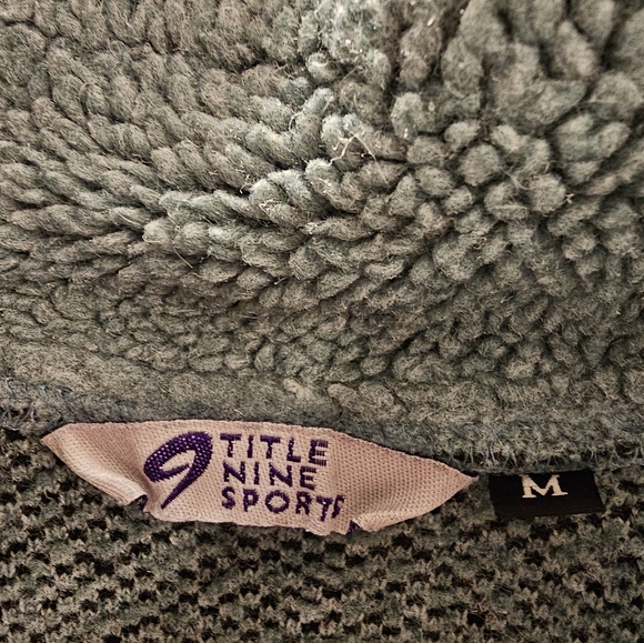 Title 9 Sports Womans Medium Green 1/4 Zip Pullover - Picture 2 of 6